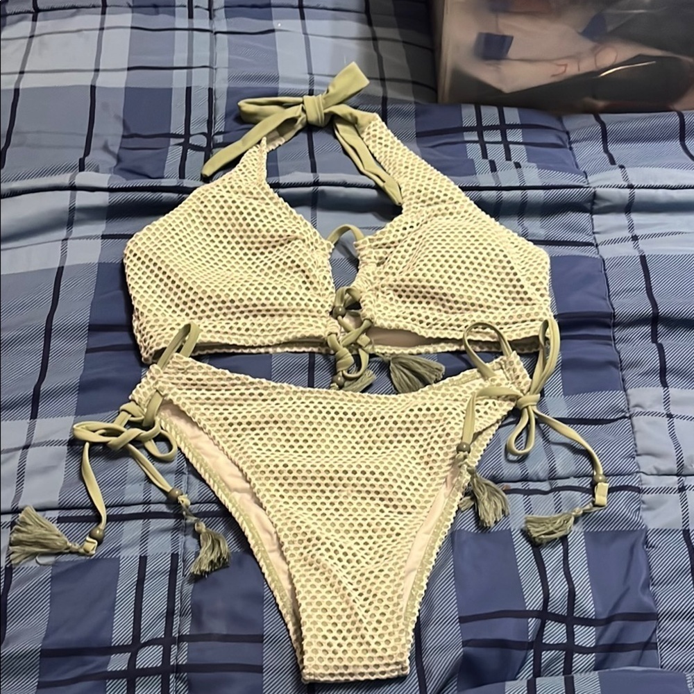 NWOT Cream and Green Mesh Halter Bikini Set Medium Zaful